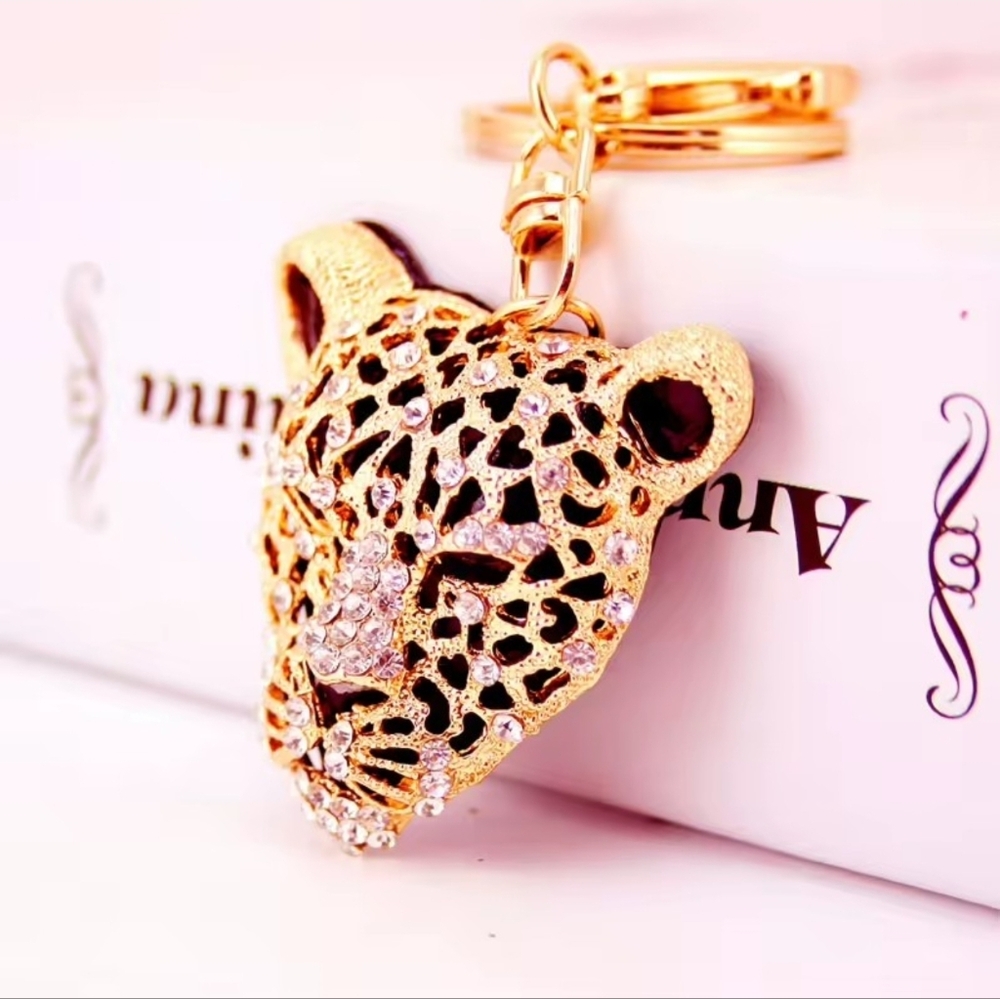 Gold Leopard Keychain - Picture 3 of 5
